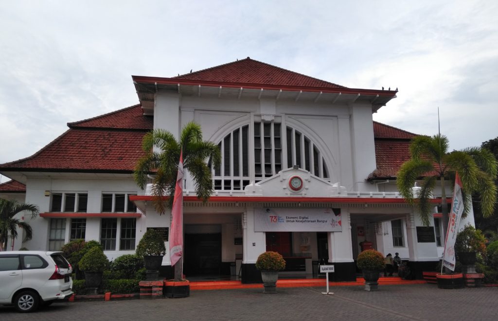 Gedung Luar Kantor Pos Kebon Rojo